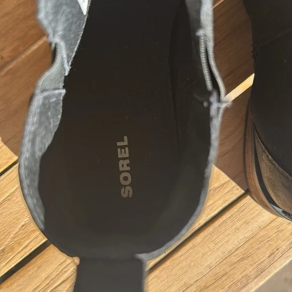 Womens Sorel size 10.5 short, black waterproof boots - Picture 4 of 6